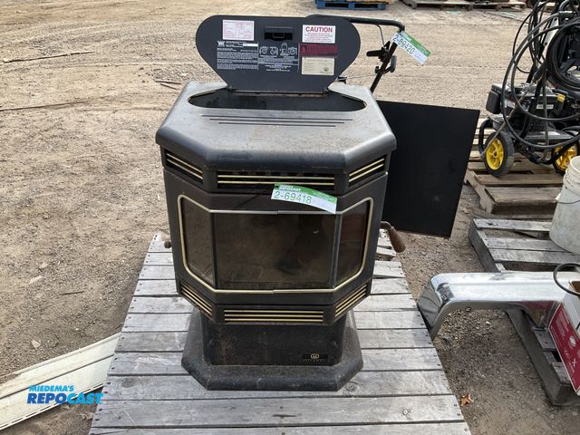 Lot 2-69418 - Breckwell P2700 Mojave Standard Freestanding Pellet Stove - SP2700PS