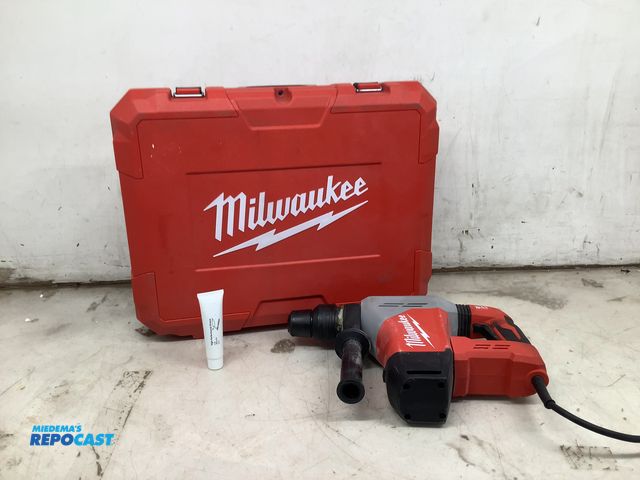 Lot 2-64545 - Milwaukee 1-3/4” SDS Rotary hammer (for parts)