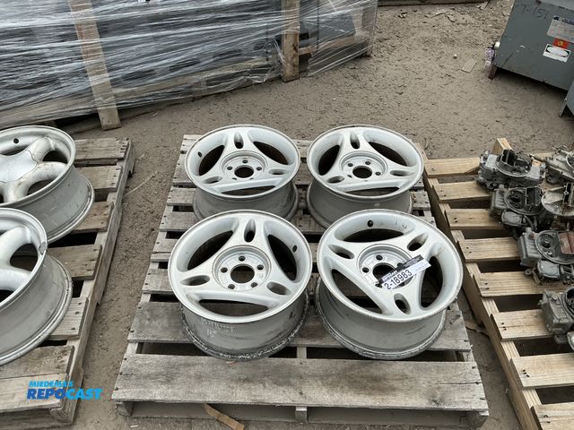 Lot 2-18983 - Lot of (4) mustang 98‘ tire rims