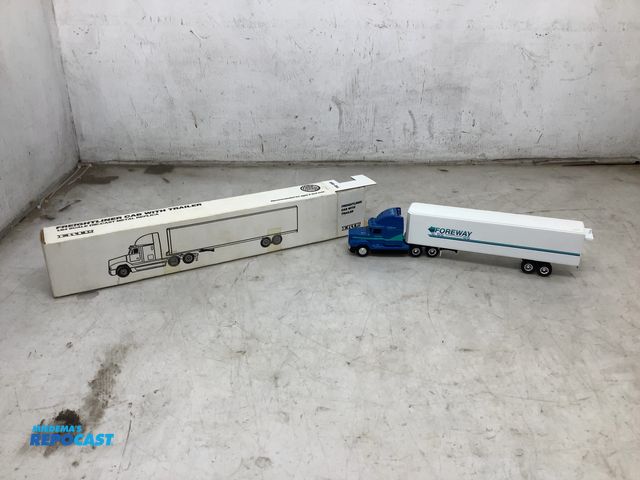 Lot 2-35581 - Freightliner cab with trailer, 1/64 scale die-cast Metal replica