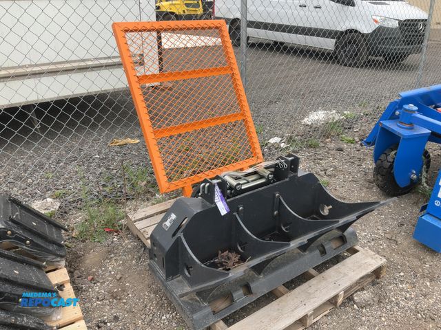 Lot 2-31772 - Arteer SS-1500G Heavy Duty Hydraulic Winch Skid Steer Attachment Quick Attach Hydraulic Powered