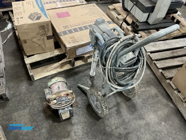 Lot 2-93534 - 2 airless paint sprayers, both work but need cleaning