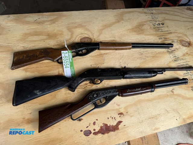 Repocast.com - Lot 2-65554 - 3 VINTAGE DAISY BB GUNS 1- RED RYDER 1 ...