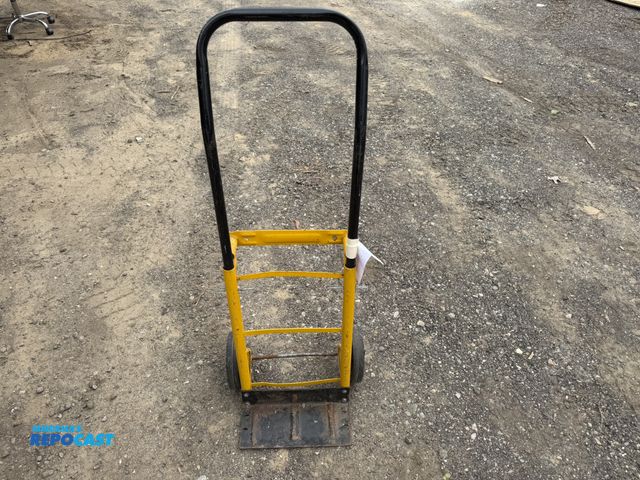 Lot 2-25588 - MEDIUM DUTY 2 WHEEL DOLLY CONVERTIBLE HAND TRUCK