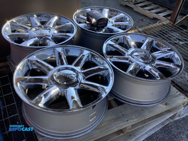 Lot 2-99211 - SET OF (4) 20" x 8 1/2" ALLOY WHEELS, CAME OFF A GMC YUKON DENALI.