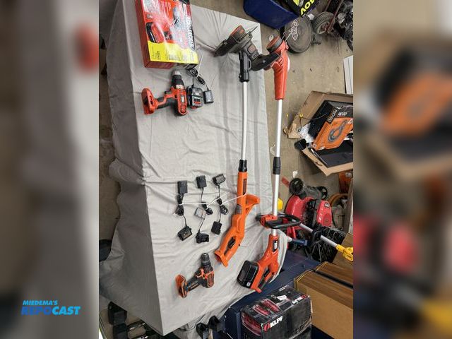 Lot 2-59652 - 1 Miscellaneous Black &amp; Decker lot Two Black &amp; Decker, Weedwhacker, two Black &amp; Decker d...