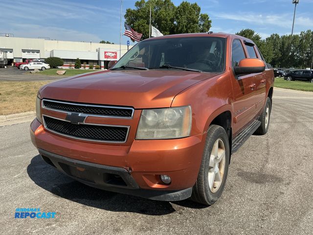 Lot 2-76833 - 2008 Chevrolet AVALANCHE LT Crew Cab Standard Box Pickup Truck 4x4