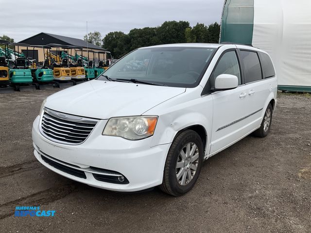 Lot 2-31135 - 2015 Chrysler Town &amp; Country Touring Mini Van FWD