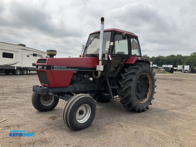 Lot 2-21220 - 1987 Case IH 1594 Tractor