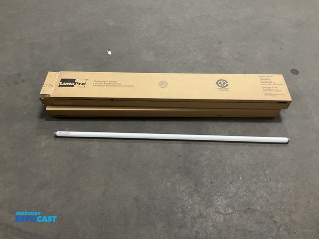 Lot 2-27066 - Lot of (24) luma pro 32W fluorescent mercury lamps - 2 boxes of 12