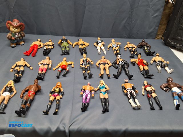 Lot 2-69505 - LOT OF ASSORTED WRESTLING FIGURINES