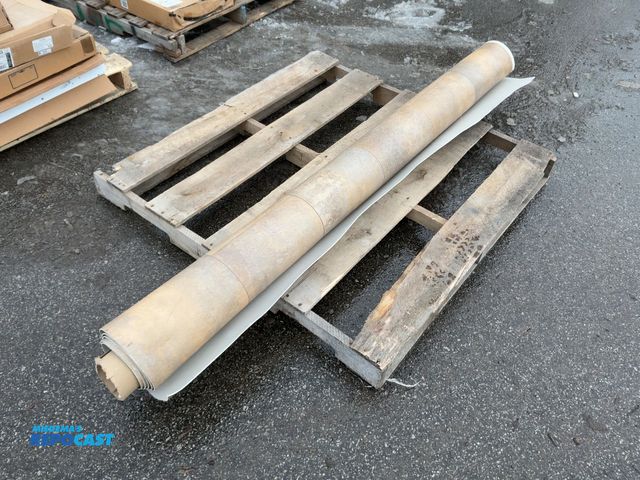 Lot 2-17025 - Roll of flooring