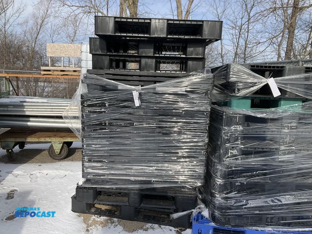 Lot 2-15562 - 21 Black plastic stackable pallets