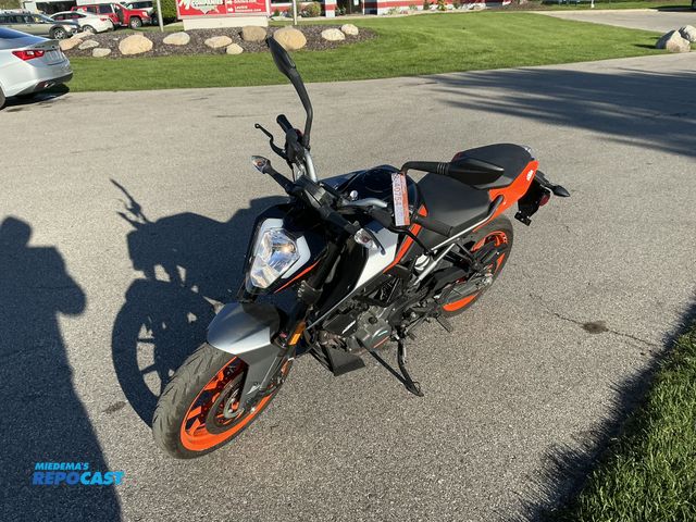 Lot 2-40754 - 2023 KTM 200 Duke Sport Bike