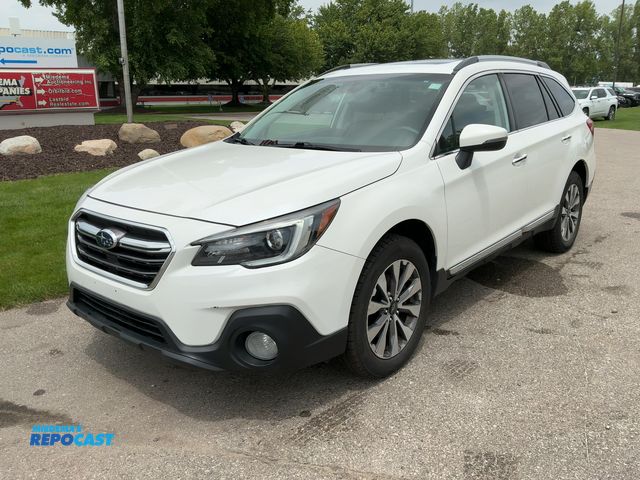 Lot 2-43852 - 2018 Subaru Outback 3.6R Touring SUV AWD