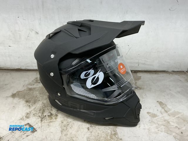 Lot 2-73194 - Oneal Sierra Helmet V.22 Flat Black