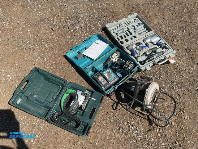 Lot 2-40611 - Lot of assorted tools including Hitachi CJ90VST Jig Saw, Craftsman Circular Saw, Makita 18 Volt Dril...