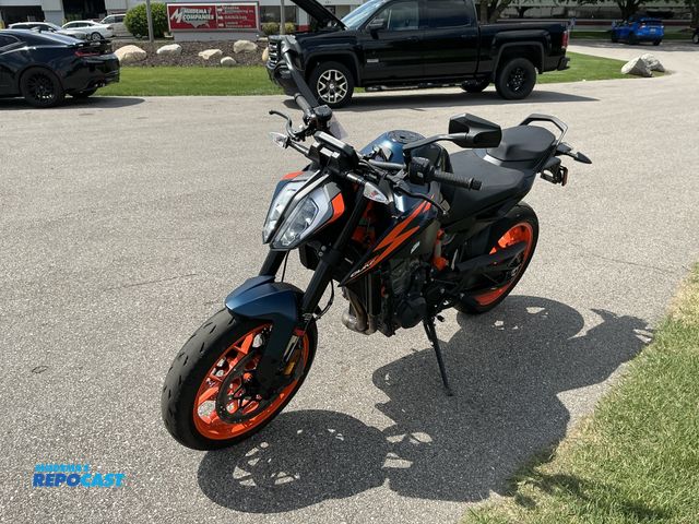 Lot 2-31384 - 2023 KTM 890 Duke R Motorcycle