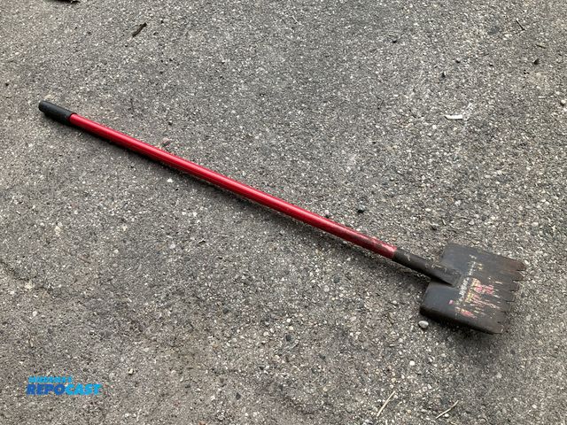 Lot 2-64216 - Roof shingle shovel for removing shingles