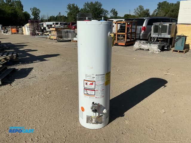 Lot 2-76701 - Scratch & Dent Sure Comfort SCG40T03ST34U1 Hot water Heater