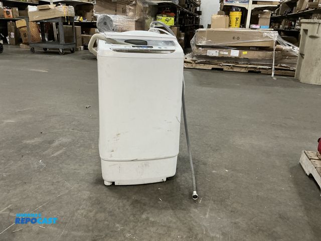 Lot 2-11487 - Magic Chef MCSTCW09W1 portable washer