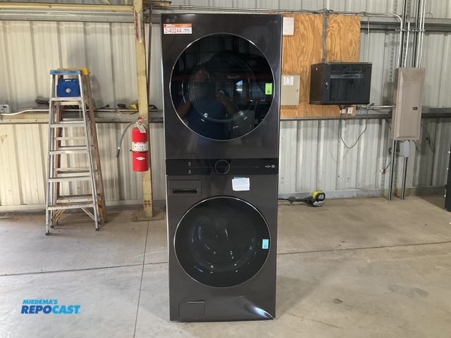 Lot 2-40244 - Scratch & Dent Gas Electric Free Standing LG WKGX201HBA 4.5 Cu. Ft. HE Smart Front Load Washer and 7...