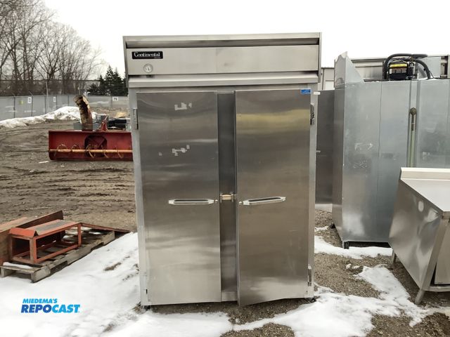 Lot 2-19725 - Continental  2F Freezer refrigerator