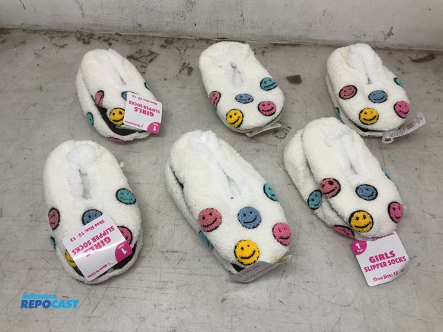 Lot 2-32621 - Lot of 6 pairs of girls smiley face slipper socks