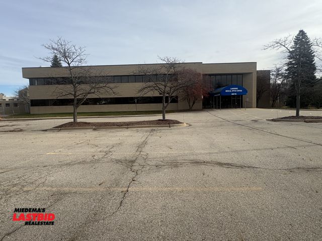 38,525 Sq. Ft. Professional Medical/Office Building in Lansing, MI