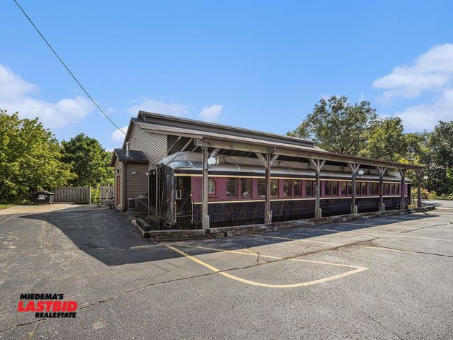 Lot 3-52 - Large Commercial Building including the Club Car Grille and Dave's Bar in Kalamazoo, MI