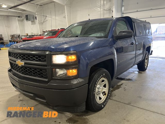 Lot 30-4600 - 2015 Chevrolet Silverado 1500 with 25,189 miles Regular Cab Long Box Pickup Truck RWD