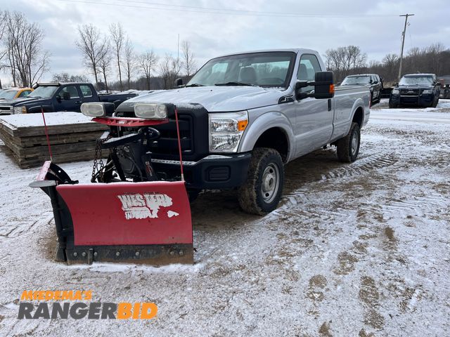 Lot 30-2468 - 2016 Ford F-250 Super Duty with a 6.2L V8 OHV 16V engine. with 45,519 miles Regular Cab Long Box Pic...