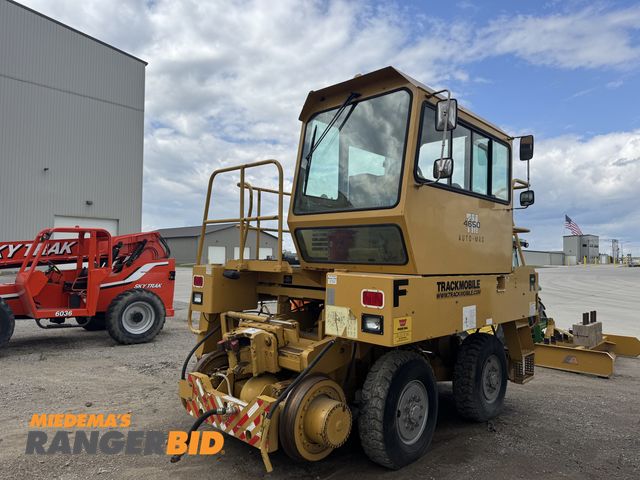 Lot 30-10668 - TRACKMOBILE 4650 Railcar Mover Magnum series railcar mover, Dual coupler, Air Brakes, Includes remot...