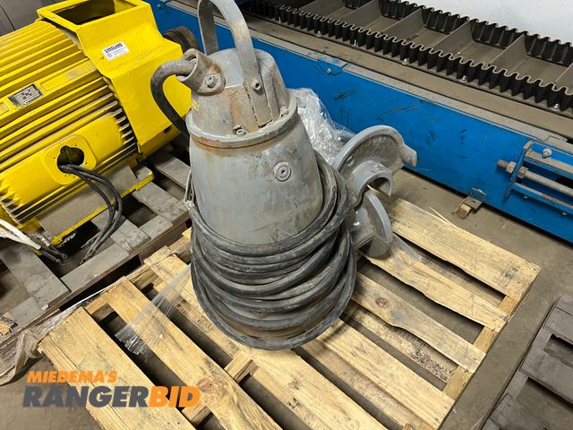 Lot 30-610 - Flygt  3153.185-0130 submersible pump 15hp