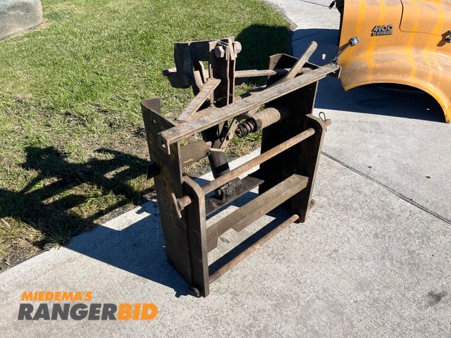 Lot 30-3720 - Truck, Heavy plow mount.