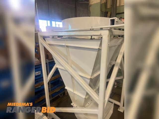 Lot 30-30-2655 - Large hopper approx 6 feet tall 

With leveling feet