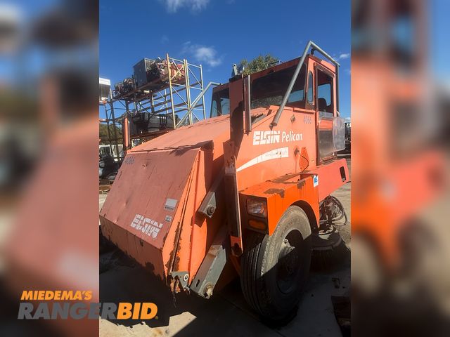 Lot 30-11528 - elgin pelican street sweeper starts, runs and operates.  loud exhaust.