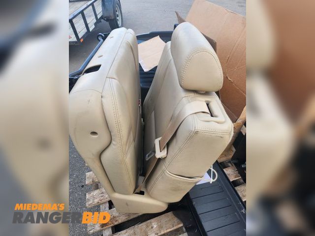 Lot 30-1280 - GMC Yukon Seat Assembly