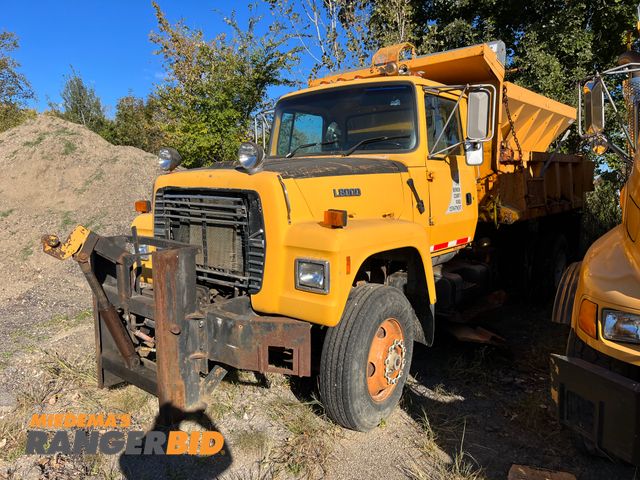 Lot 30-2940 - 1996 Ford L8000F with a 8.3L L6 DIESEL engine. Dump Truck