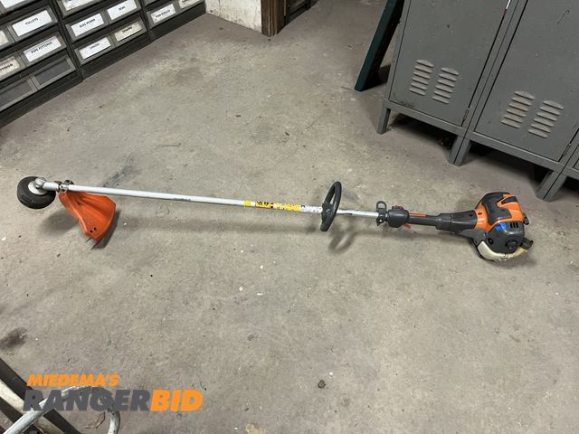 Lot 30-4541 - Husqvarna 525LST Weed Whip / String Trimmer Gas Powered Recoil Start