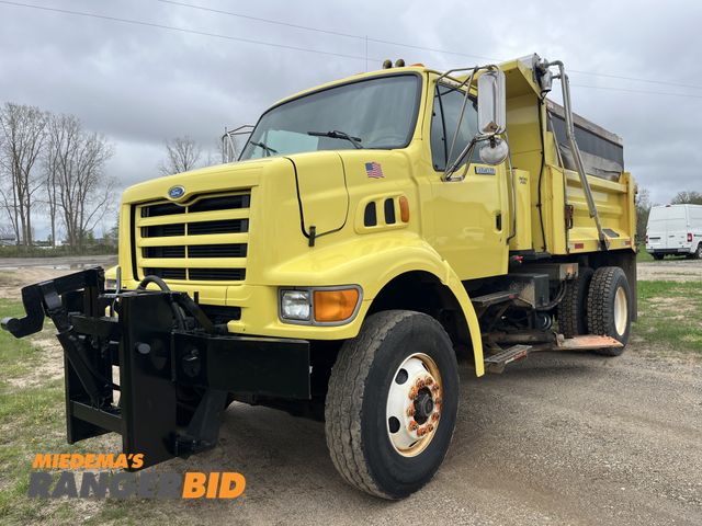 Lot 30-4720 - 1997 Ford Louisville Aeromax L8501 4x2 Dump Truck