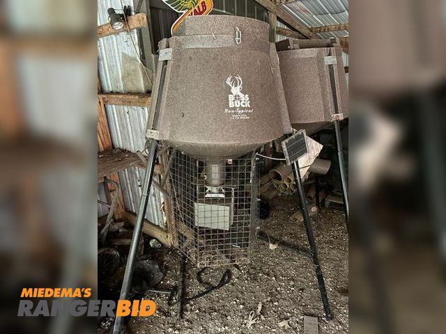 Lot 30-10578 - 1 Buck Boss N/A Feeder slinger solar