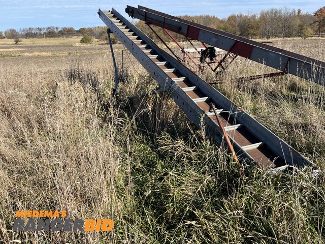 Lot 30-2037 - 24' Elevator