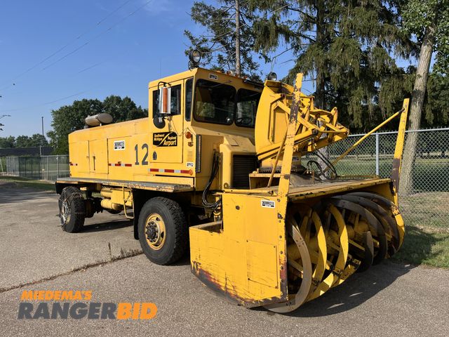 Lot 30-1163 - 1978 SMI 7200 Snow Mover Heavy duty snow blower unit This is not a road legal vehicle. Not a titled ...