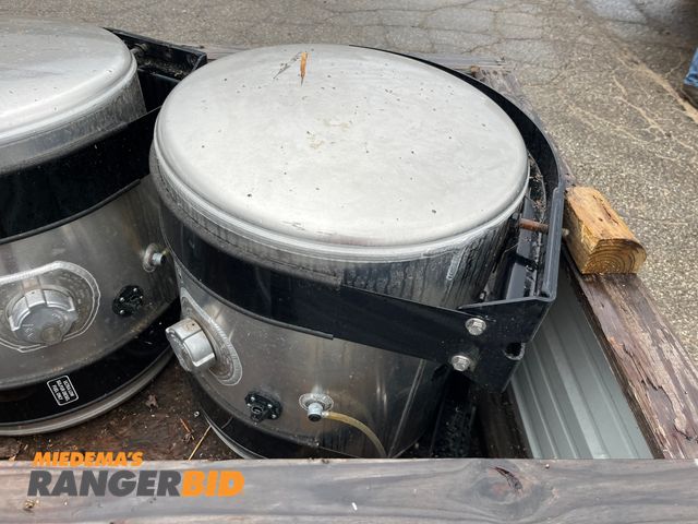 Lot 30-3776 - (1) DTNA  60 Gallon fuel tank with straps.  Came of Western Star Used only once.