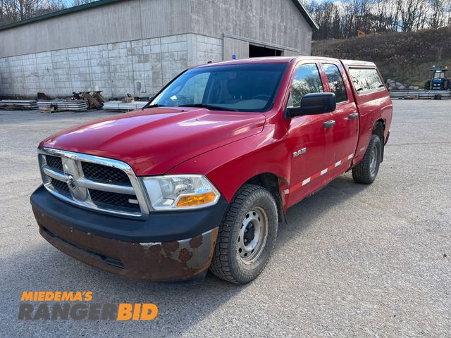 Lot 30-3083 - 2010 Dodge Ram 1500 with a 4.7L V8 SOHC 16V FFV engine. Double Cab Pickup Truck 4x4