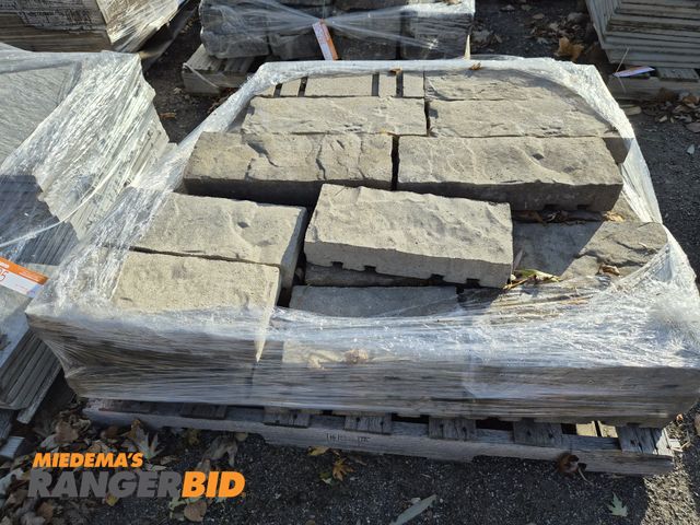 Lot 30-3106 - Belgard Tandem Wall, approx. 40 sq. ft