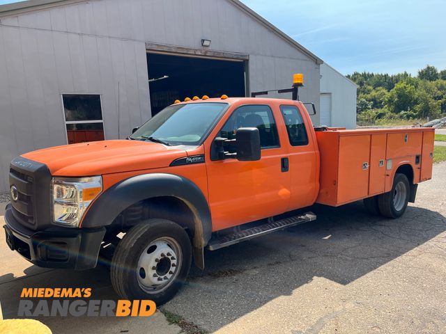 Lot 30-3621 - 2012 Ford F-450 SD with a 6.8L V10 SOHC 30V engine. Service Body Extended Cab Pickup Truck