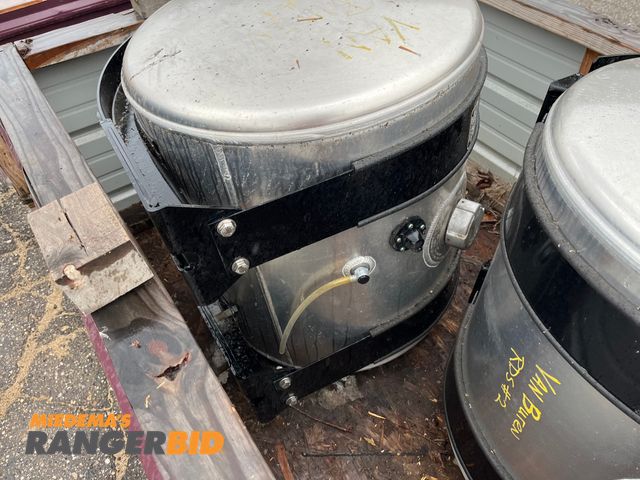 Lot 30-3772 - (1) DTNA 60 Gallon fuel tank with straps.  Came of Western Star Used only once.