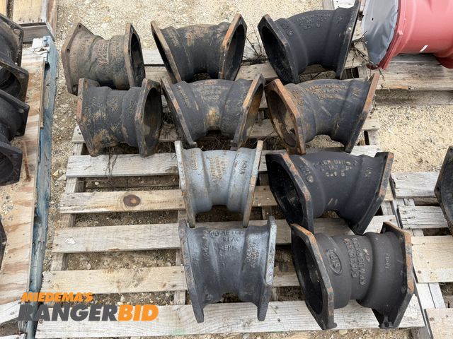Lot 30-5817 - Lot of (10) SIP, C153D1350 CDMIJB, 6" x 22.5" cast iron curved unions.